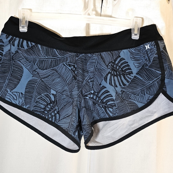 2/$20 Hurley XL Tropical Print Shorts - Picture 8 of 8
